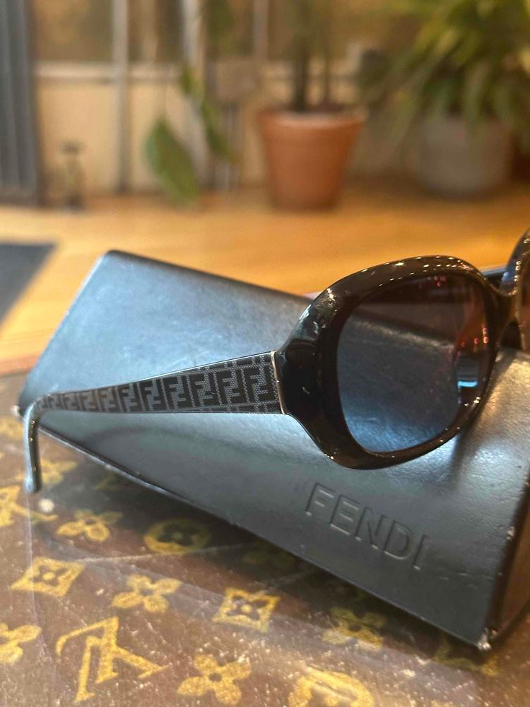 Fendi Oversized FS140 Logo Sunglasses (Rx Blue Lens)