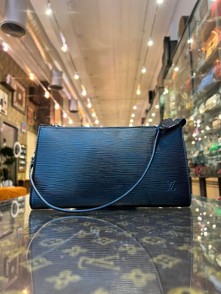 Louis Vuitton Black Epi Pochette