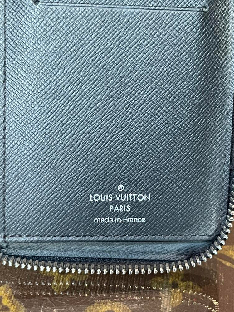 Louis Vuitton Epi Black Zippy Wallet