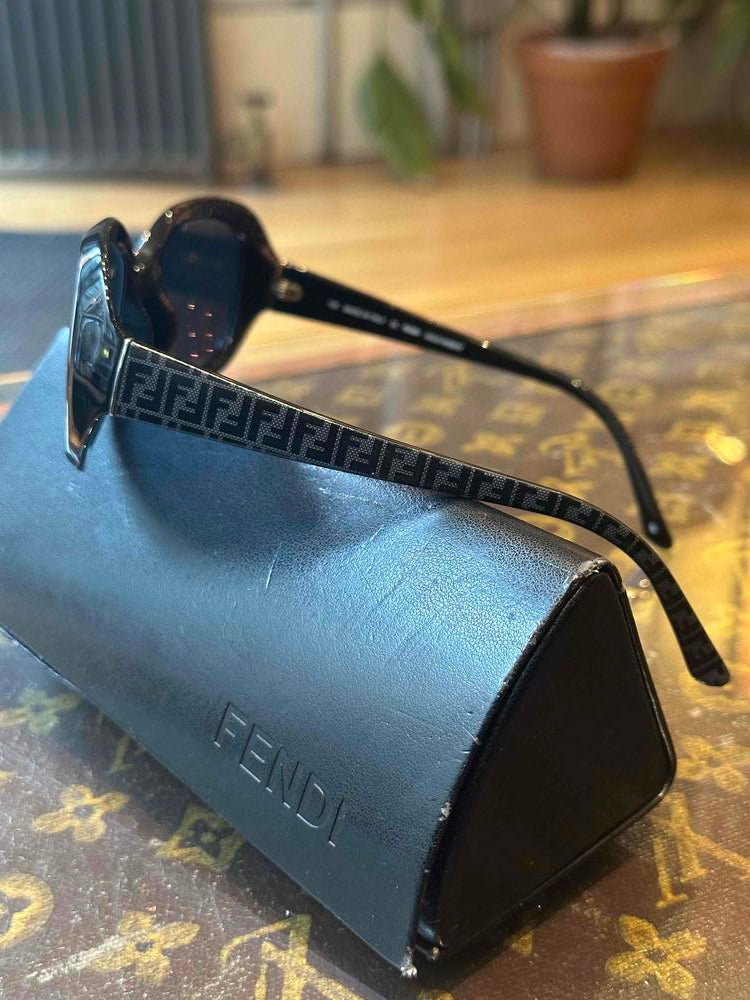 Fendi Oversized FS140 Logo Sunglasses (Rx Blue Lens)