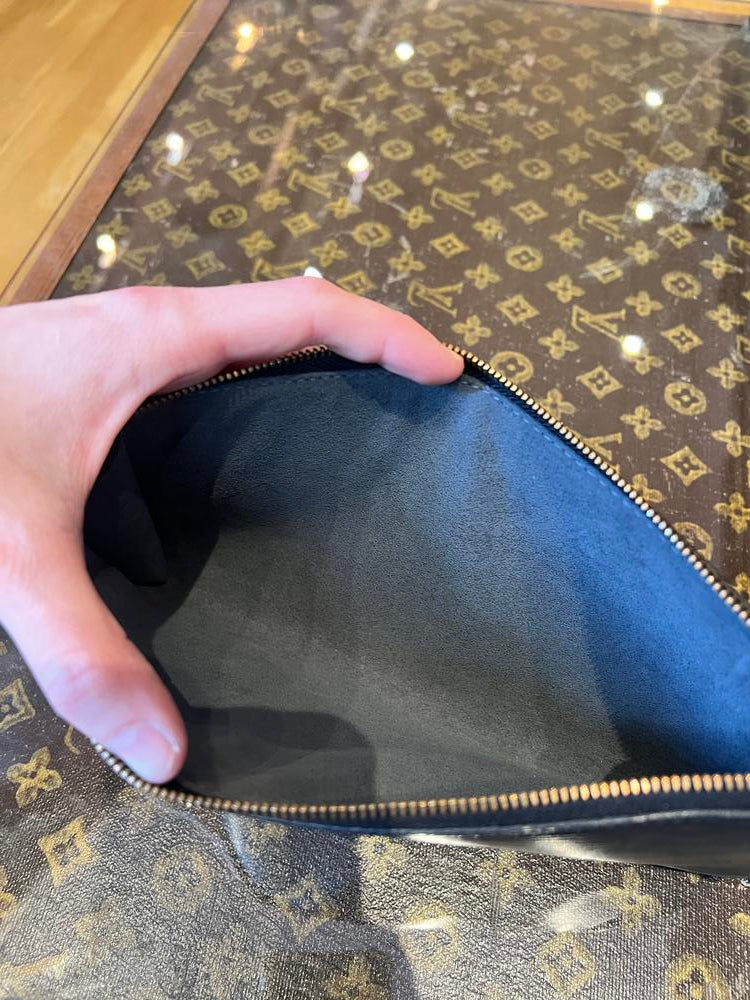 Louis Vuitton Black Epi Pochette