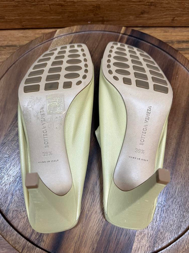 Botega Veneta Toe-Strap Leather Sandal Heels Beige (tried on, EU39.5)