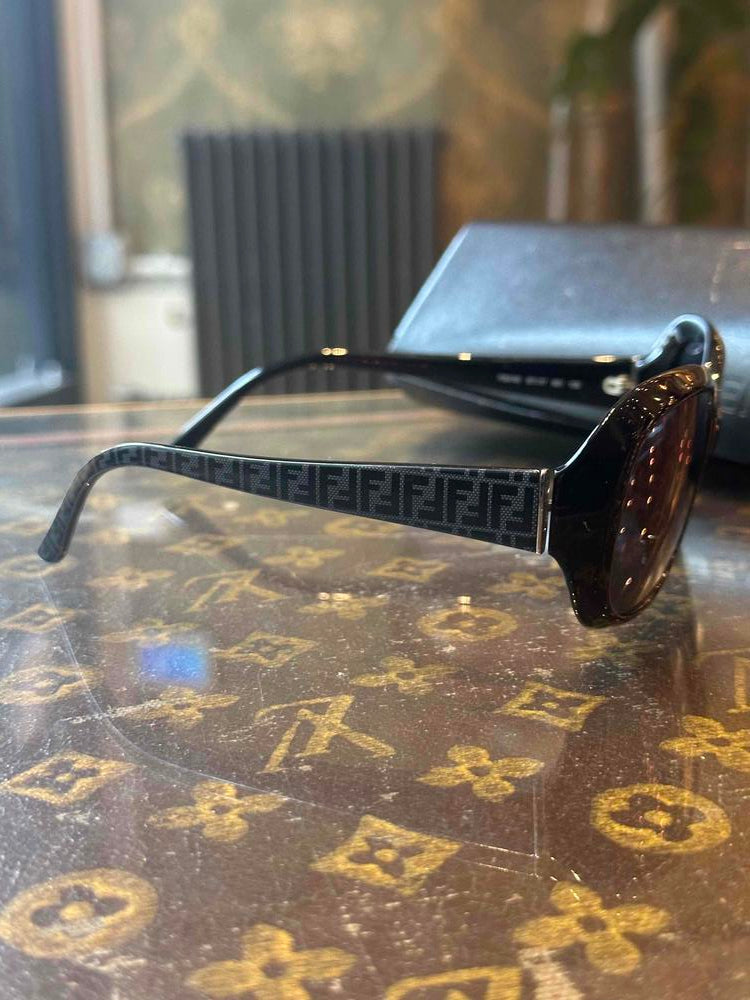 Fendi Oversized FS140 Logo Sunglasses (Rx Blue Lens)