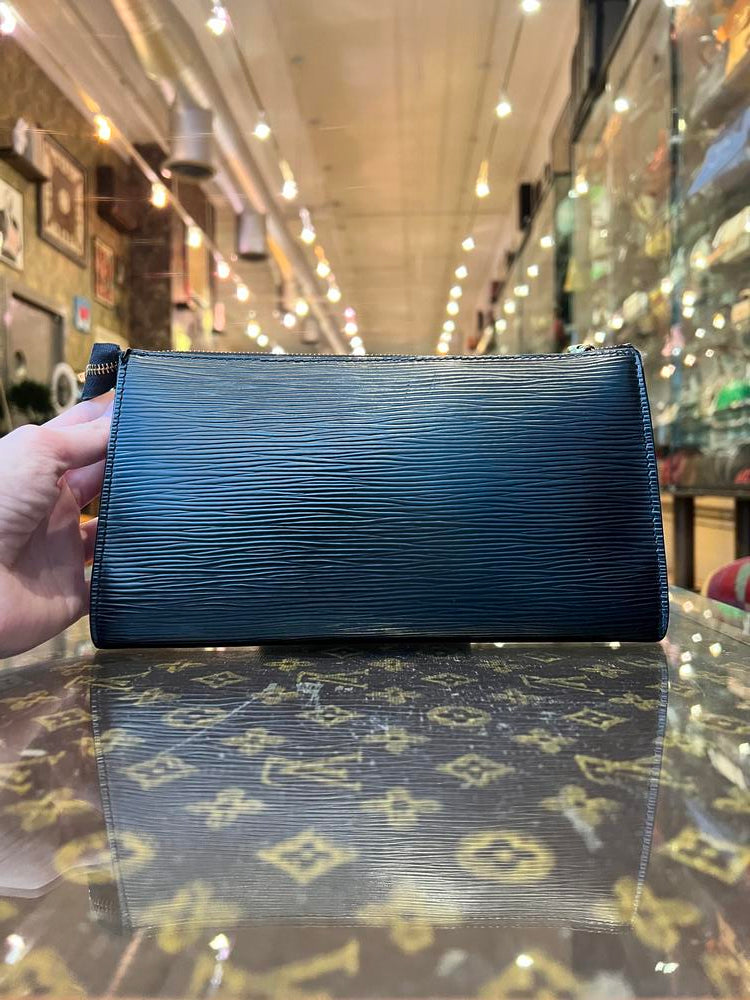 Louis Vuitton Black Epi Pochette