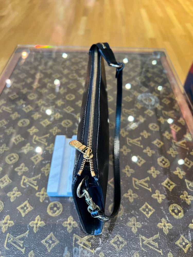 Louis Vuitton Black Epi Pochette